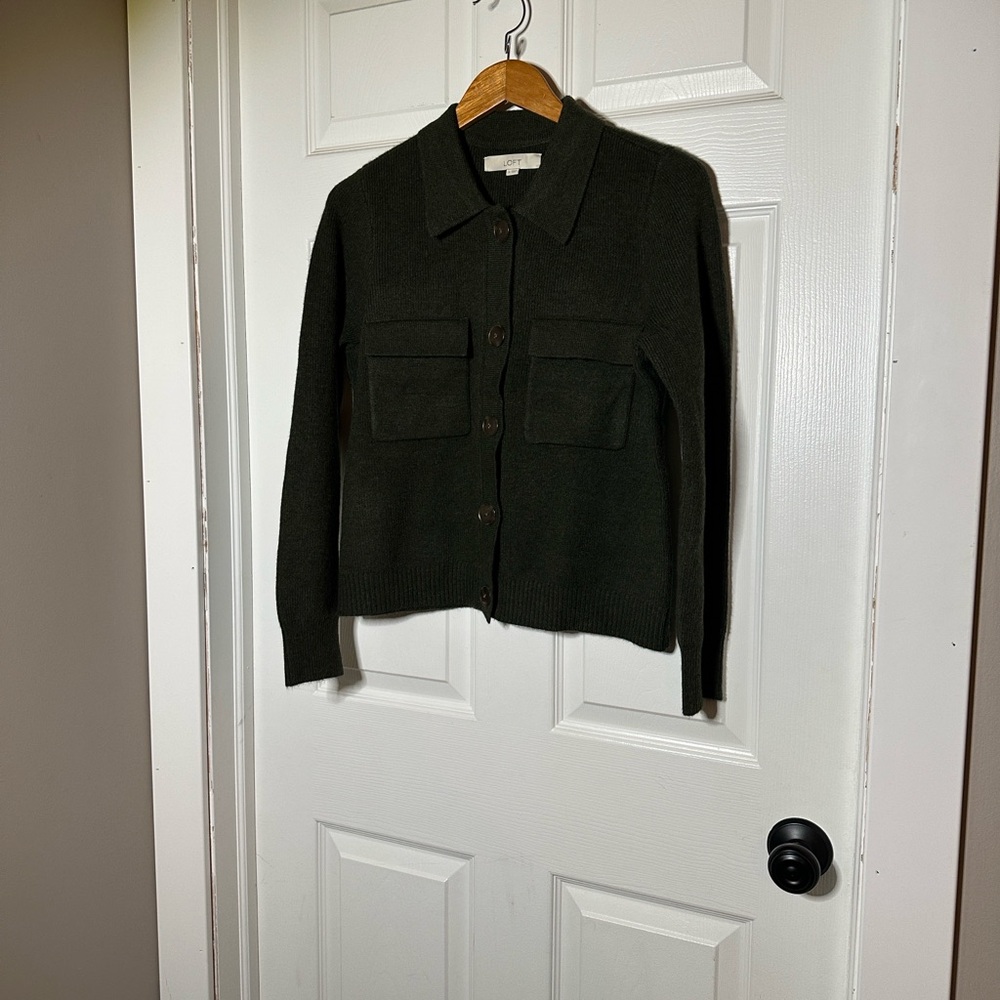 LOFT Olive Sweater‎
